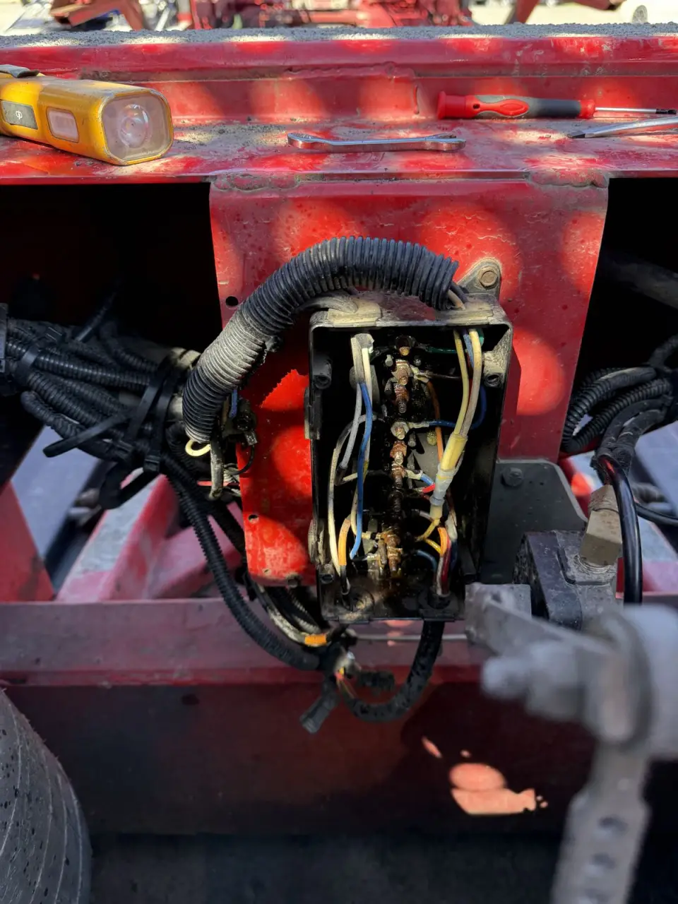 Trailer electrical wiring and connection components
